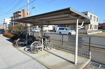 Entrance. ☆ Covered parking lot ☆