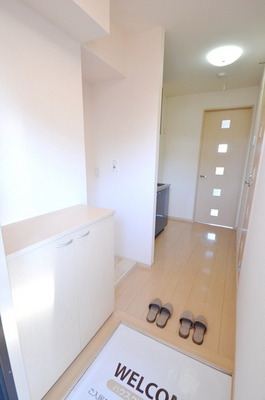 Entrance. ☆ Spacious foyer I happy ☆