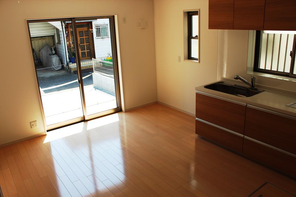 Same specifications photos (living). Same specifications