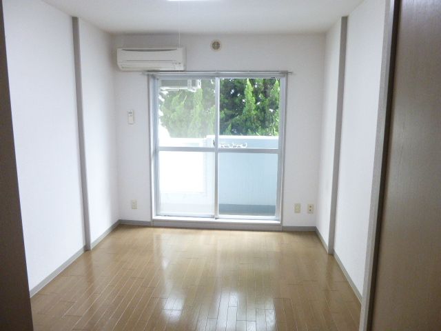 Living and room. 6.7 Pledge of is the room of the south-facing flooring ☆