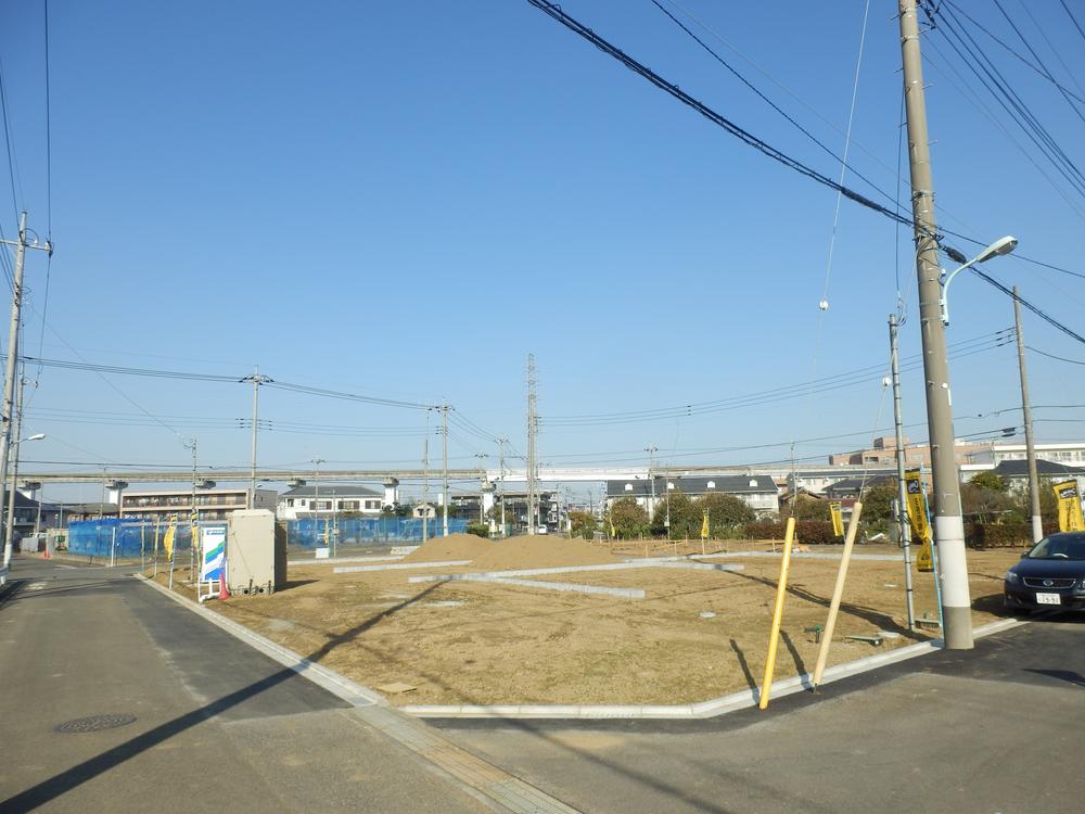 Local photos, including front road. Local (11 May 2013) Shooting