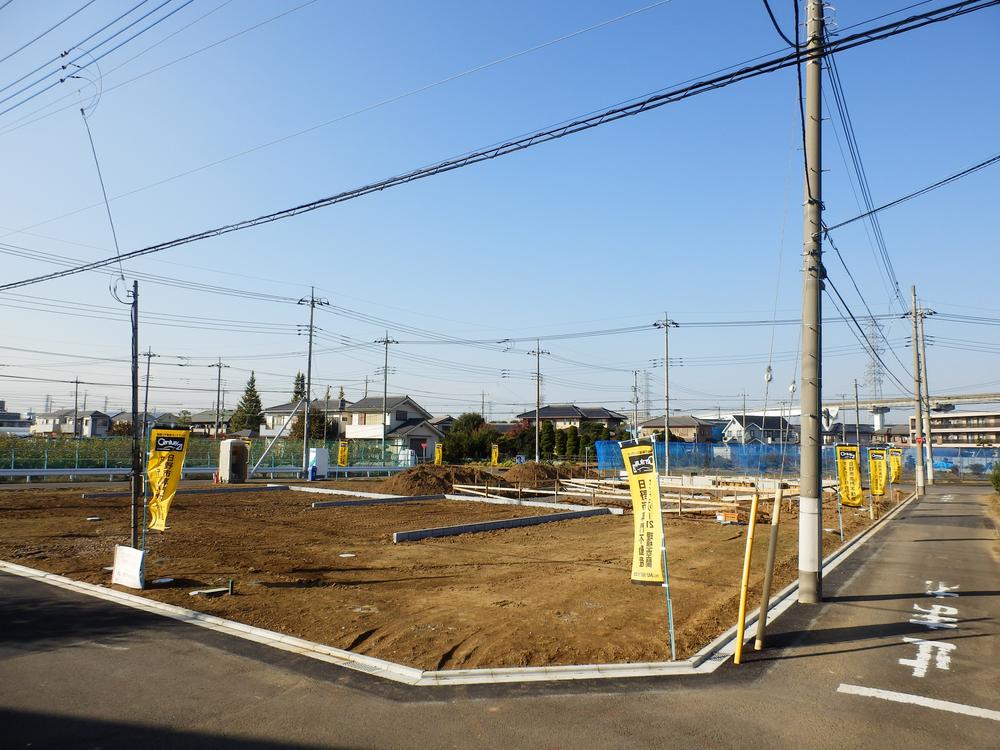 Local photos, including front road. Local (11 May 2013) Shooting