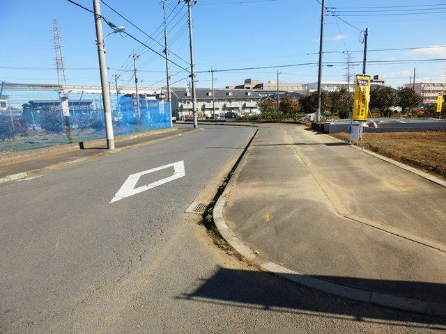 Local photos, including front road. Local (11 May 2013) Shooting