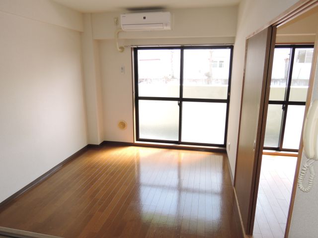 Washroom. This is useful in a busy morning in a separate basin ☆