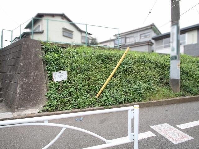 Local appearance photo. Hino Osakaue 2-chome, contact road situation