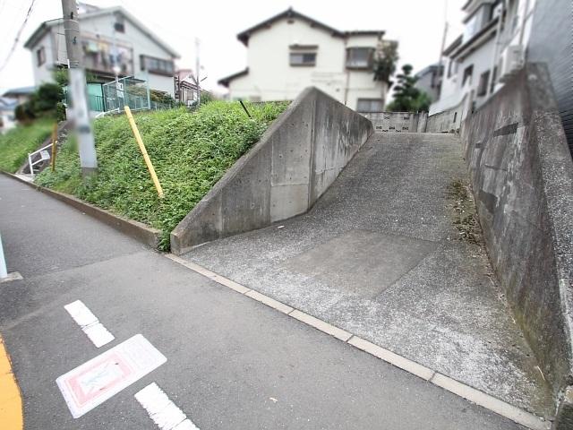 Local appearance photo. Hino Osakaue 2-chome, contact road situation