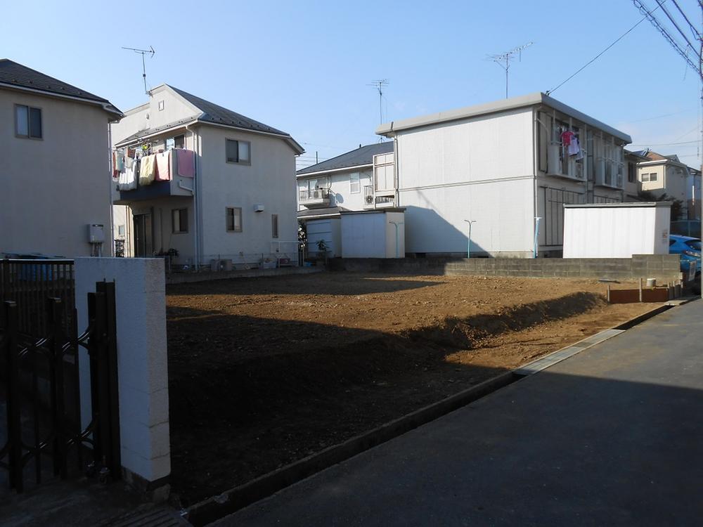 Local photos, including front road. Local (12 May 2013) Shooting