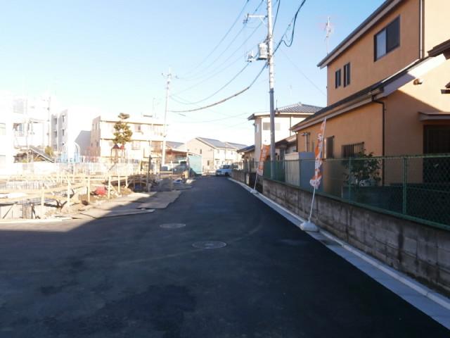 Local photos, including front road. 2013 December 22, shooting