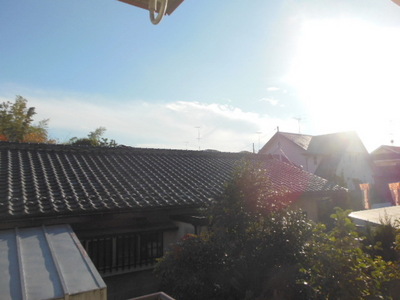 View. It should not be in the shadow of the building