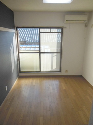 Living and room. It is also a bright room