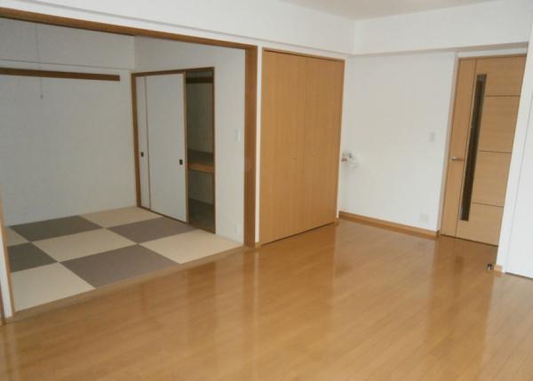 Living. Warm living room that is not to spend with your family everyone!