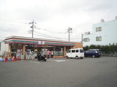 Convenience store. 359m to Seven-Eleven (convenience store)