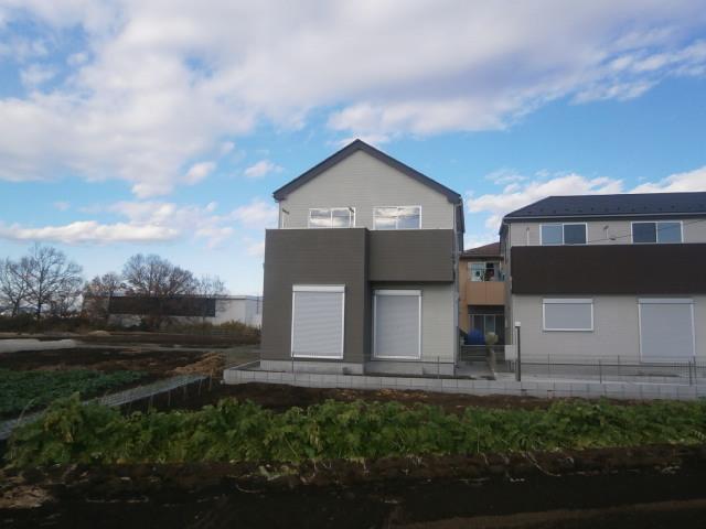 Local appearance photo. Building 2