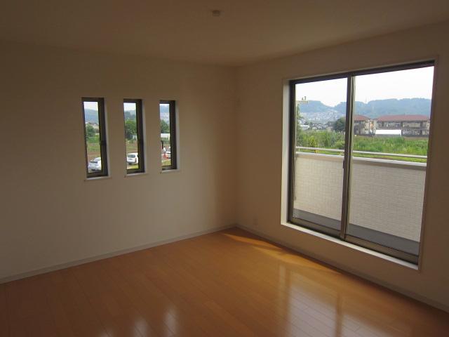 Non-living room. 1 Building