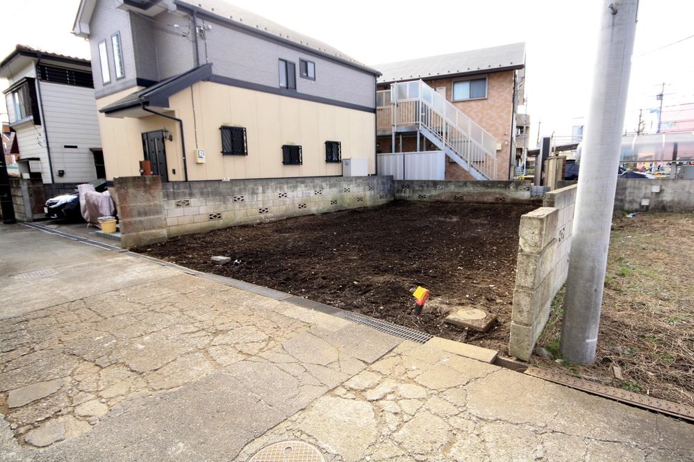 Local photos, including front road. Local Photos