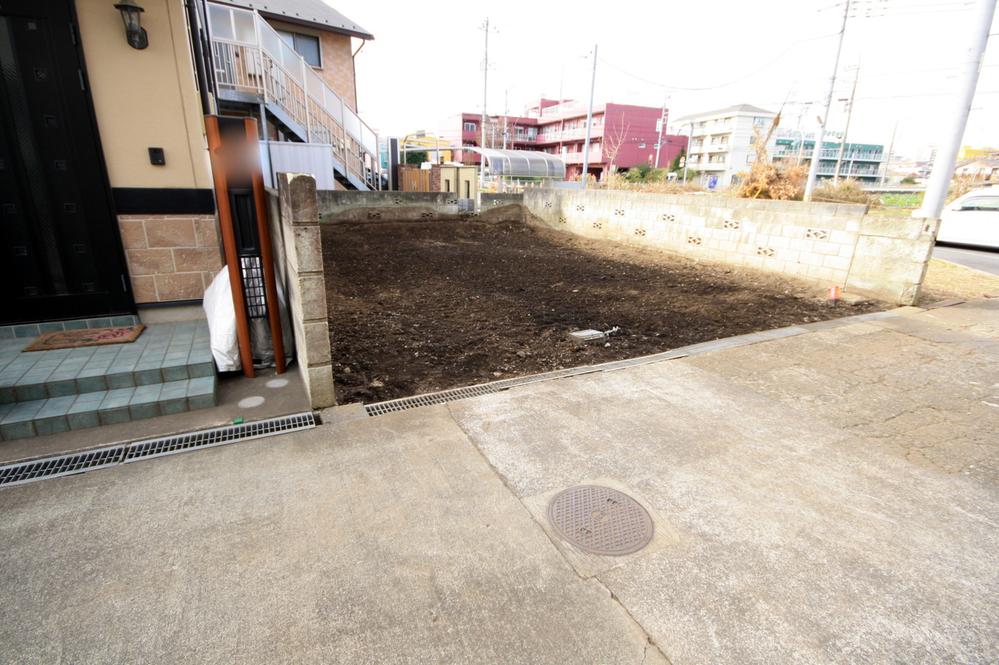 Local photos, including front road. Local Photos