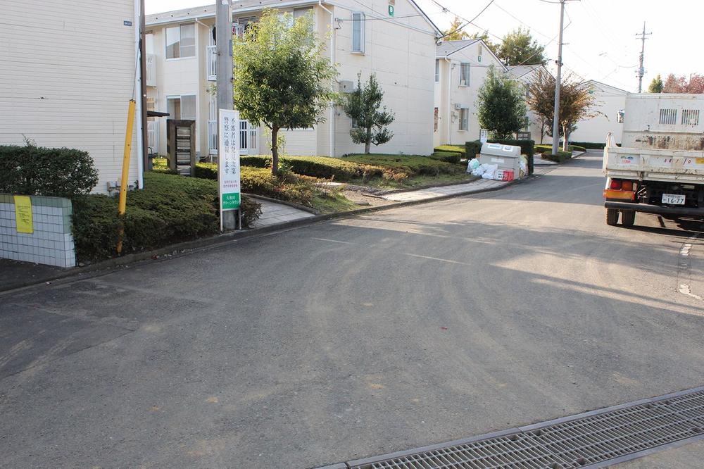 Local photos, including front road. Local (11 May 2013) Shooting