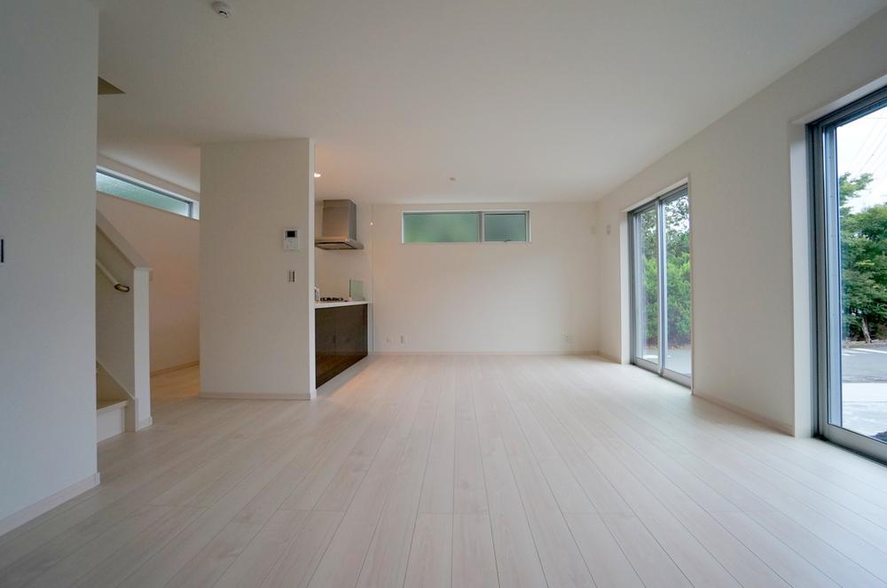 Same specifications photos (living). Example of construction