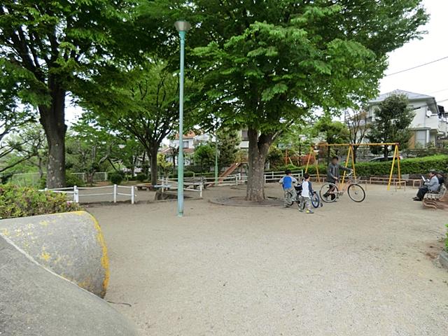 park. Smile 105m to the park