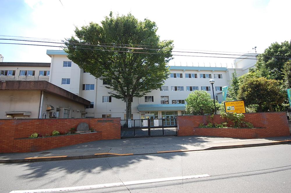 Junior high school. 1544m to Hino Municipal Osakaue junior high school