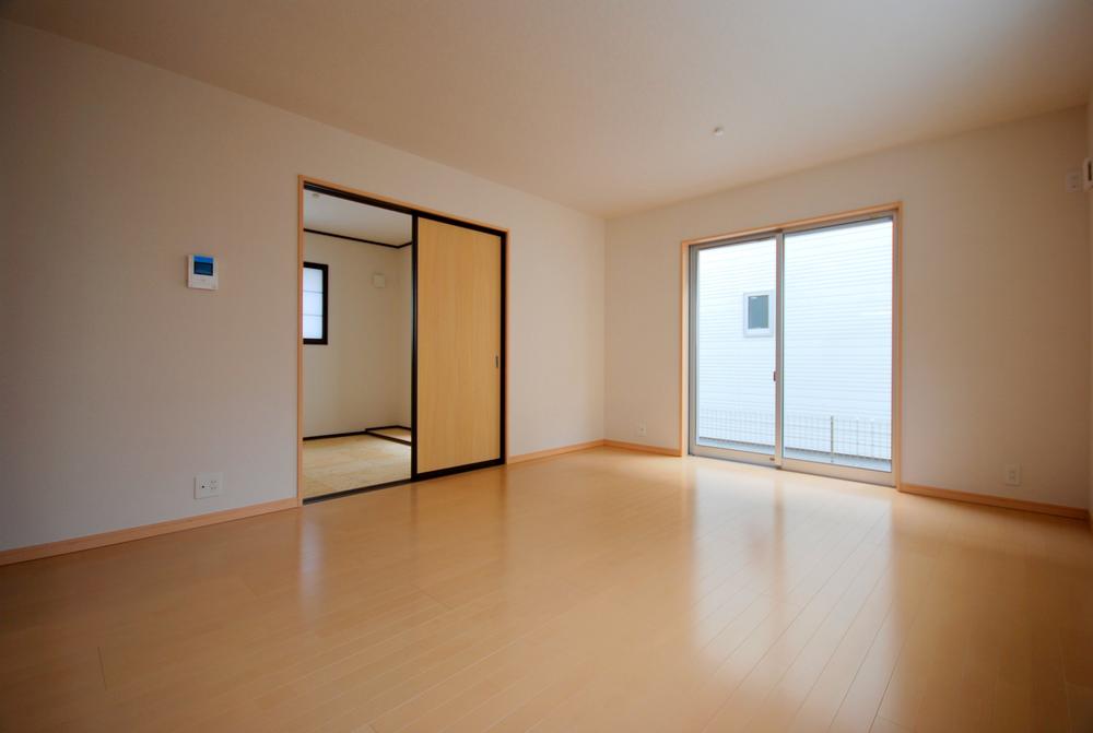 Same specifications photos (living). Example of construction