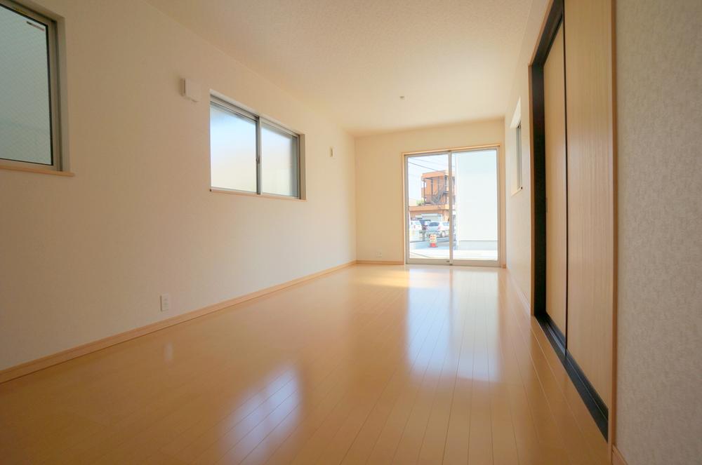 Same specifications photos (living). Example of construction