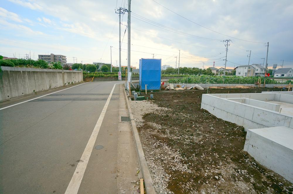 Local photos, including front road. Local Photos