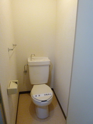 Toilet. Bus and toilet we know differently