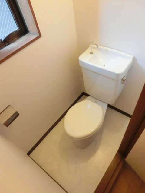 Toilet.  ☆ Bright toilet with a window ☆