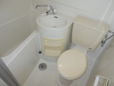 Toilet. 3-point unit bus is I'm the cleaning effortless