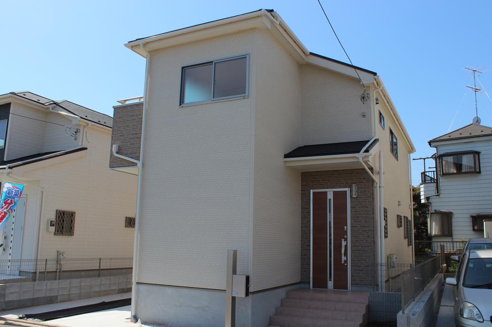 Local appearance photo. Local (09 May 2013) Shooting