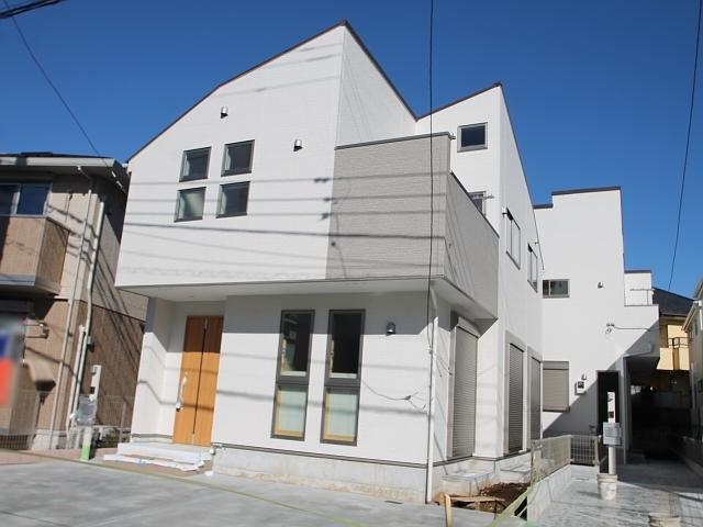 Local appearance photo. 1 Building Under construction