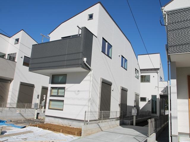 Local appearance photo. Building 3 Under construction