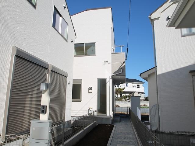 Local appearance photo. 6 Building Nearing completion