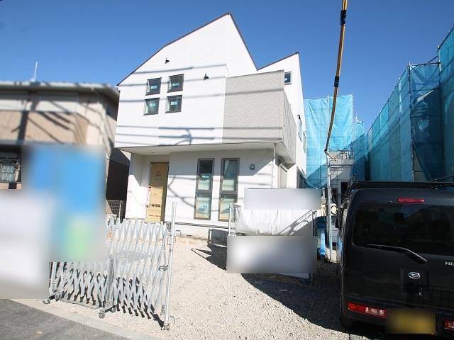 Local appearance photo. 1 Building Under construction