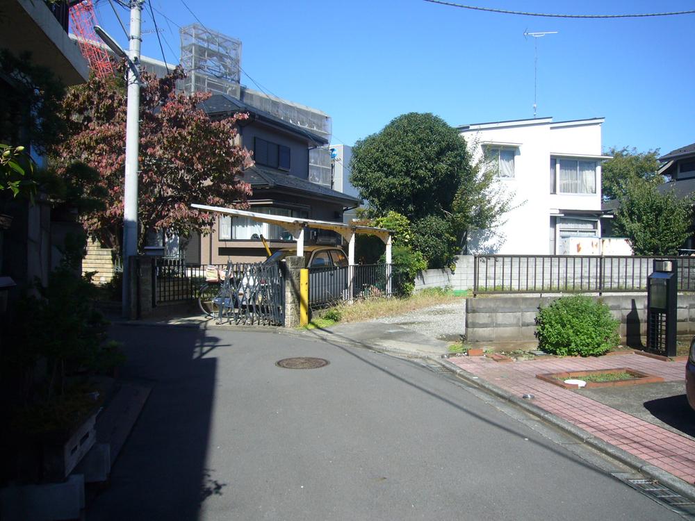 Local photos, including front road. Local (10 May 2013) Shooting