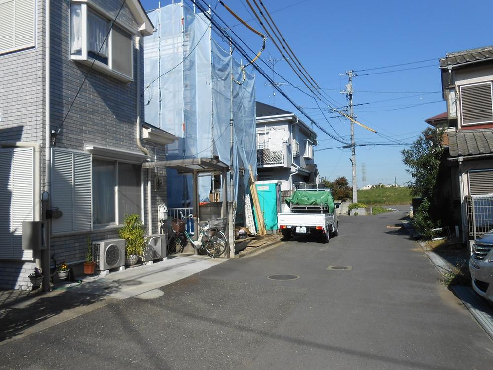 Local photos, including front road. Local (11 May 2013) Shooting