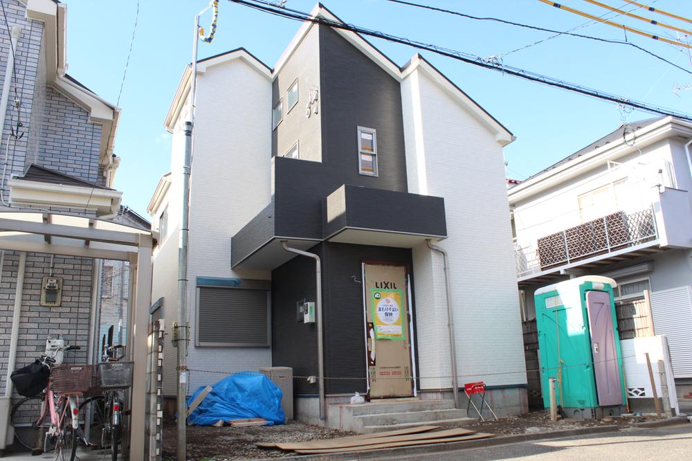 Local appearance photo. Local (12 May 2013) Shooting