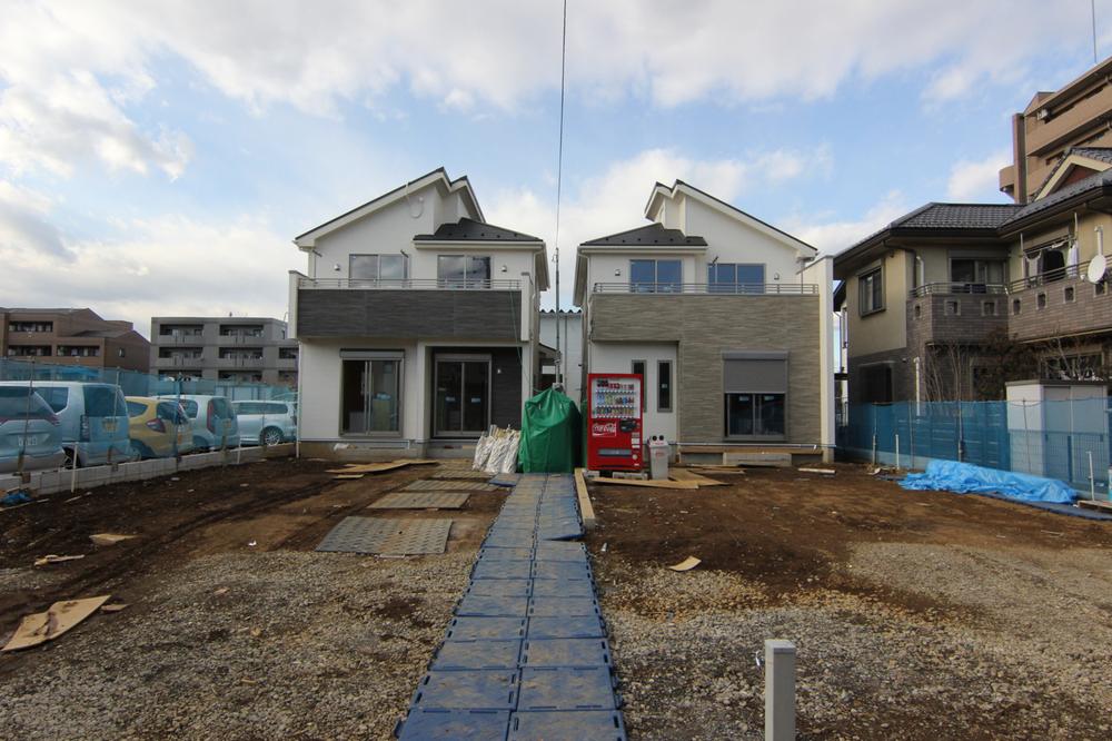 Local appearance photo. Local (12 May 2013) Shooting