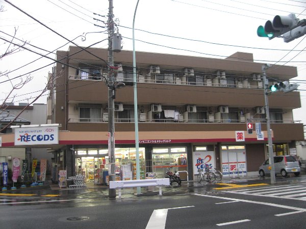 Dorakkusutoa. Drugstore 679m to (drugstore)
