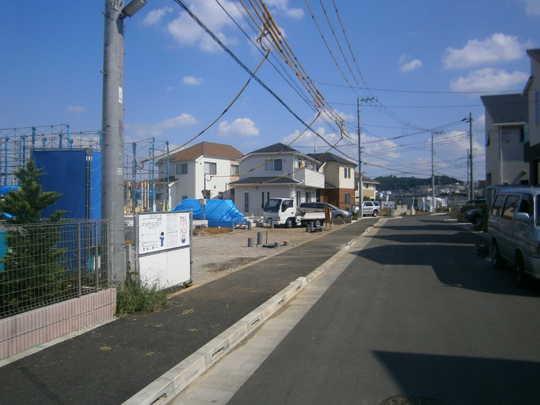Local photos, including front road. Frontal road