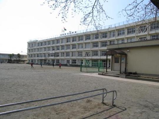 Primary school. 1200m to the second elementary school second elementary school A 15-minute walk (about 1200m)