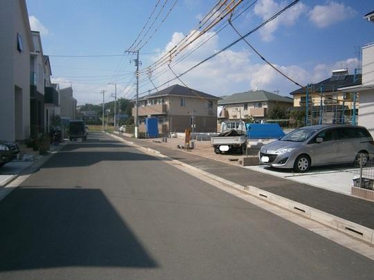 Local photos, including front road. Frontal road