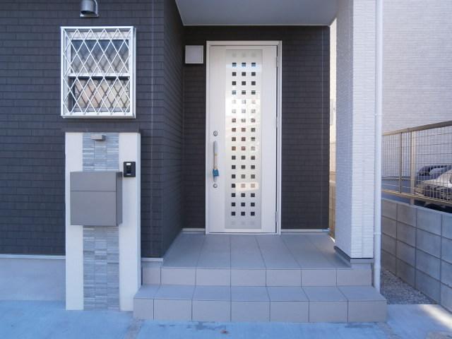 Entrance. 6 Building