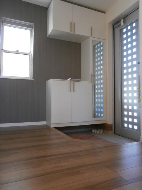 Entrance. 6 Building Entrance