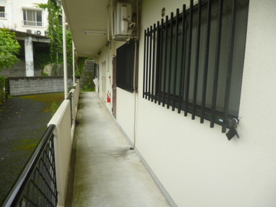 Entrance. Shared hallway