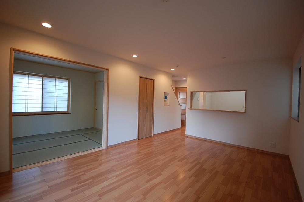 Same specifications photos (living). Seller construction cases