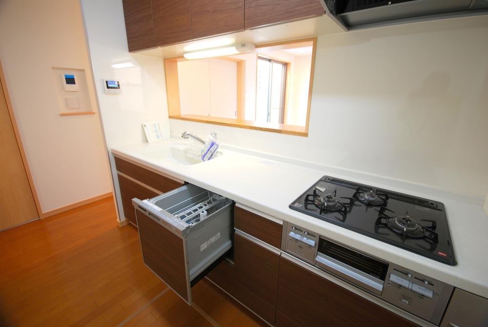 Same specifications photo (kitchen). Seller construction cases