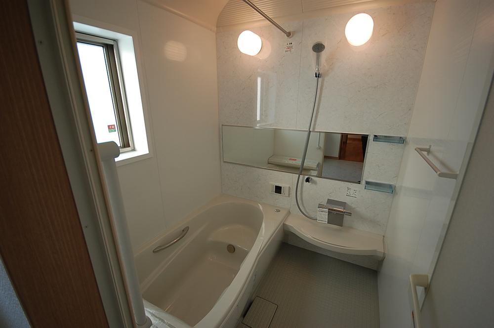 Same specifications photo (bathroom). Seller construction cases