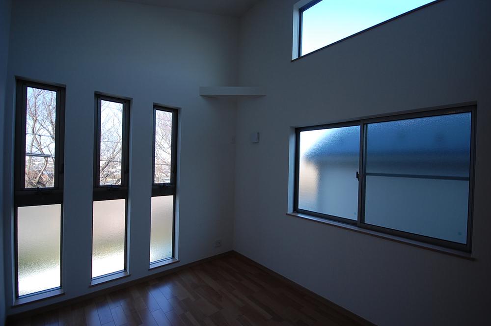 Non-living room. Seller construction cases